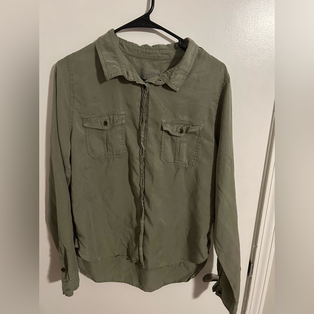 Size large, button up shirt.